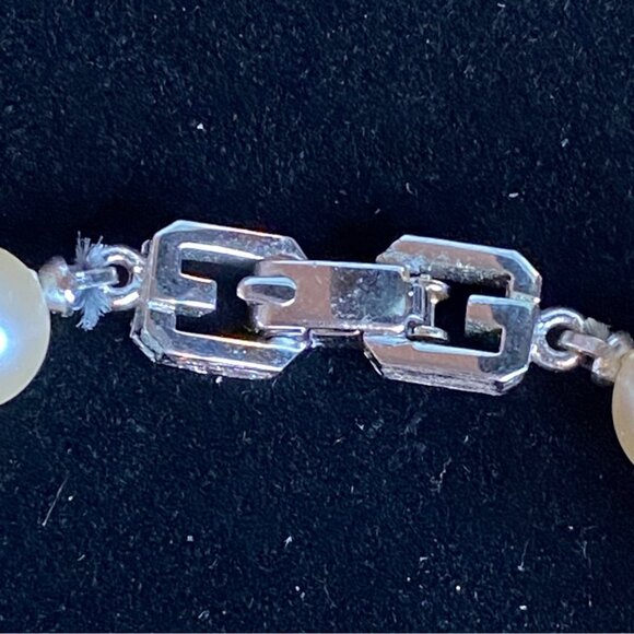 Givenchy 16" Vintage Imitation Pearl Necklace With Rhinestone Clasp - Picture 4 of 9